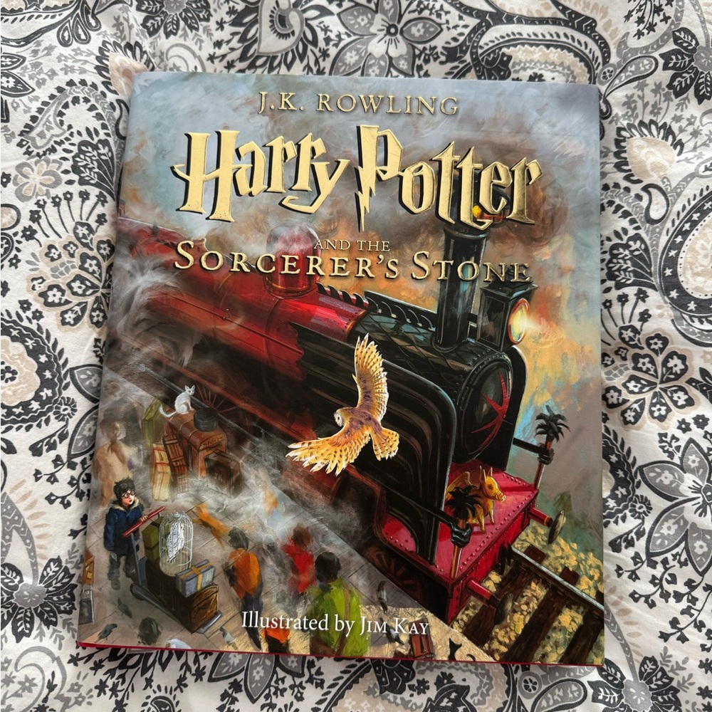 Harry Potter and the Sorcerer's Stone Illustrated Edition